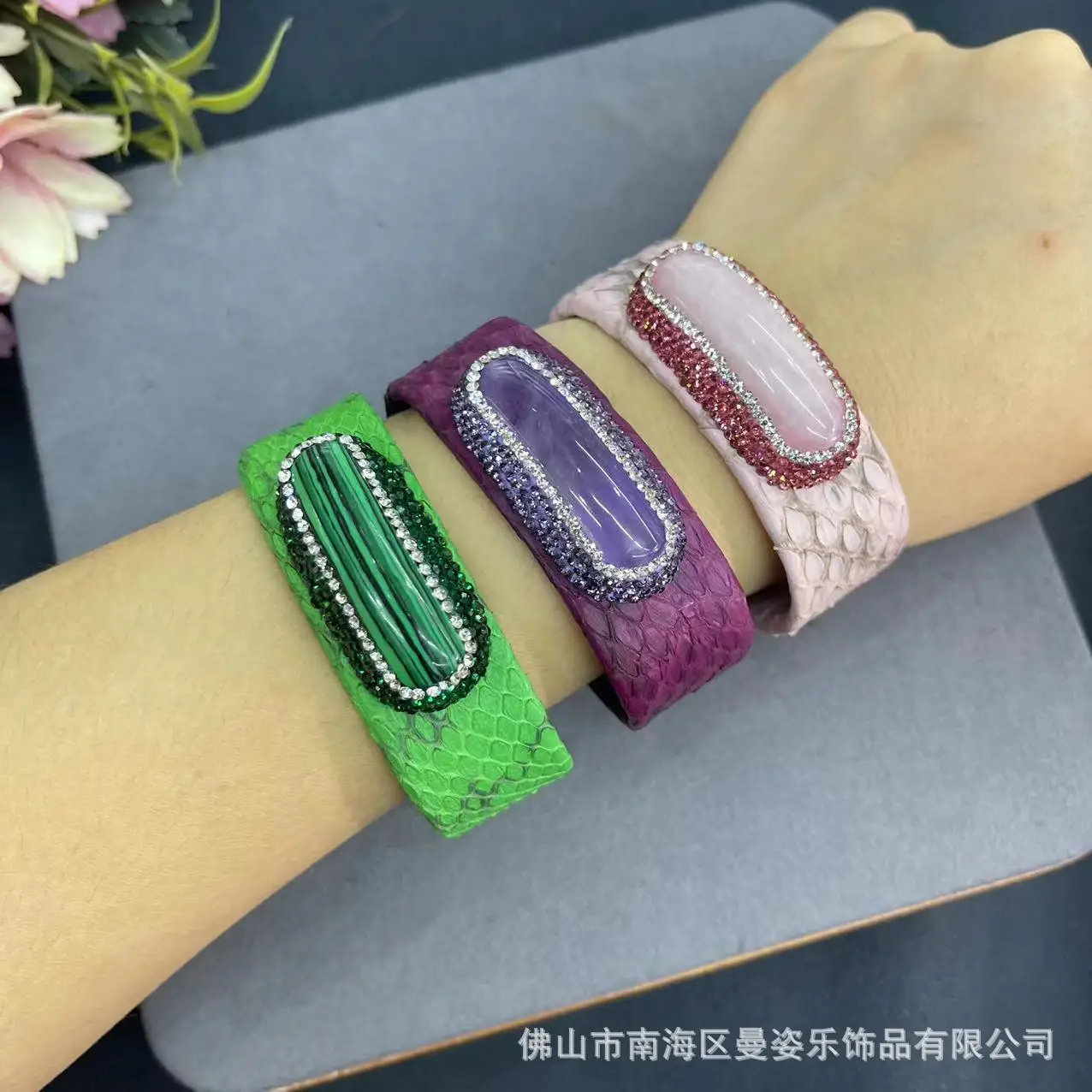 Women'S Fashion E Commerce - หนังงูหนาใหม่ฤดูใบไม้ร่วงและฤดูหนาวฝังด้วยหินธรรมชาติเครื่องประดับอีคอมเมิร์ซวินเทจ