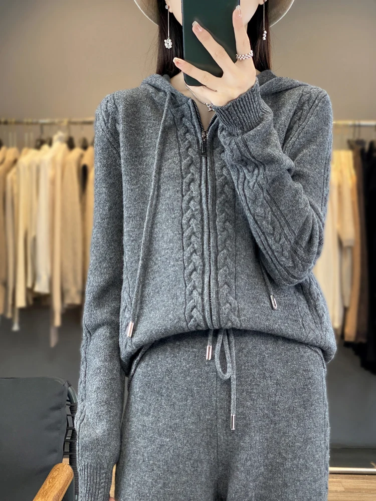 Women'S Fashion Zip Hoodie - ชุดคาร์ดิแกนมีฮู้ดผ้าแคชเมียร์แท้สำหรับผู้หญิง 2 ชิ้น พร้อมเสื้อสเวตเตอร์ทรงหลวมลายดอกบิดเกลียว และกางเกงขายาวทรงกว้าง ผสมผสานผ้าขนสัตว์