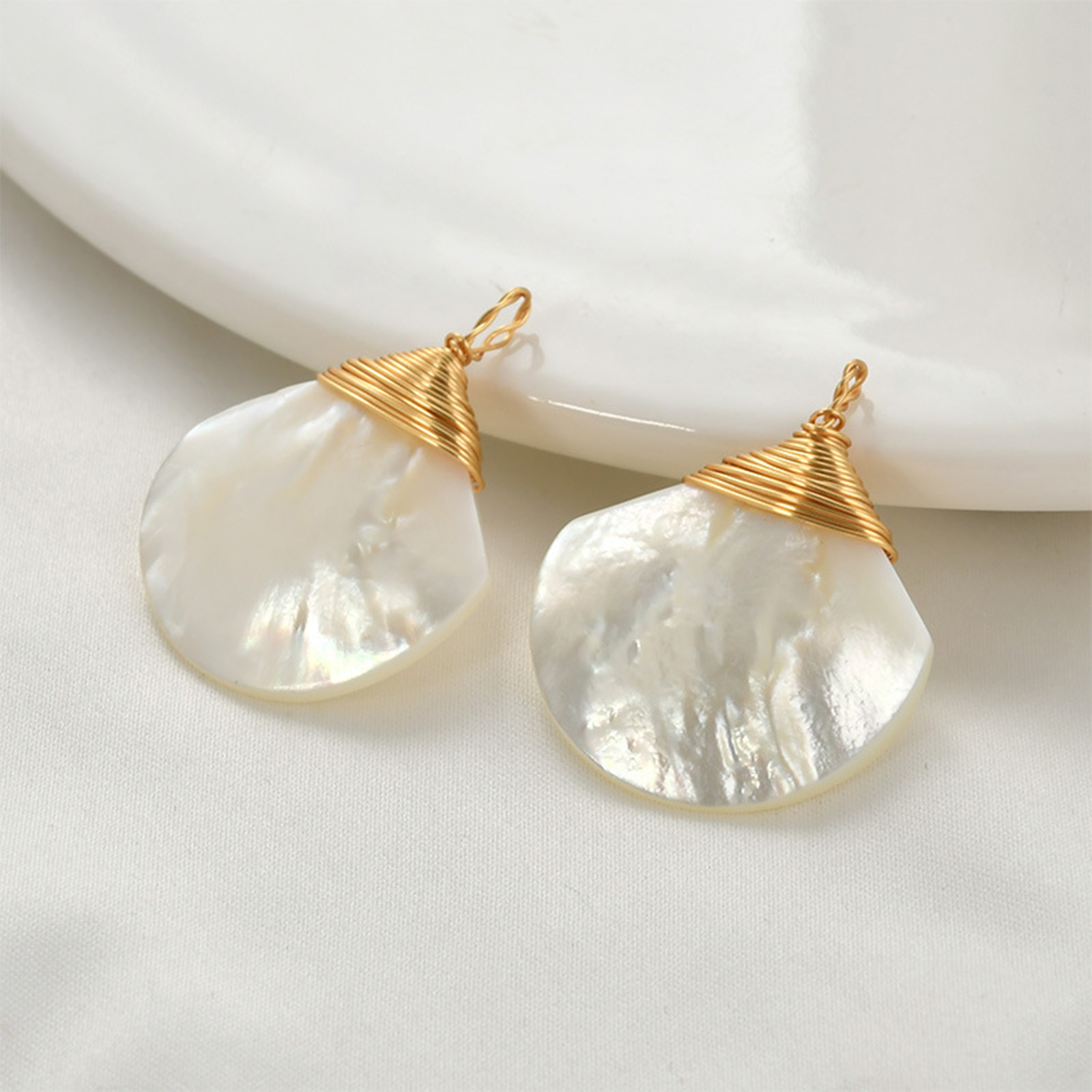 1ชิ้นจี้ทองเหลืองสีทองห้อยสร้อ - Women'S Fashion Earrings บทวิจารณ์และราคา